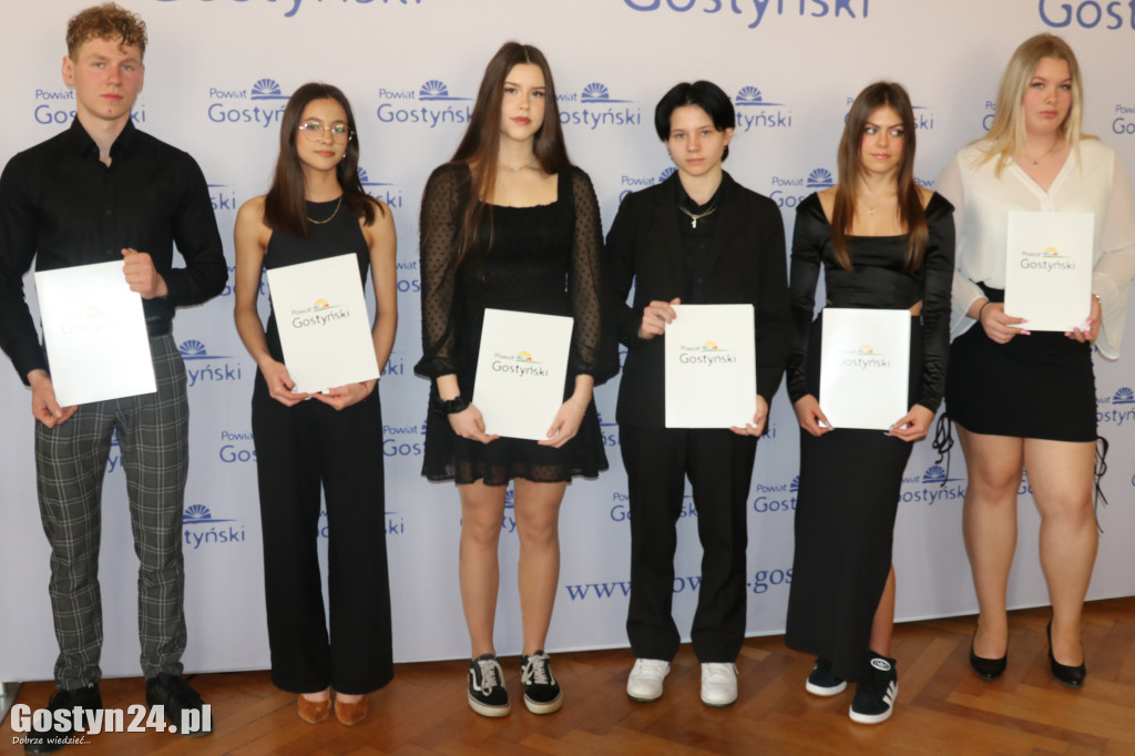 Stypendia sportowe dla młodych mieszkańców powiatu
