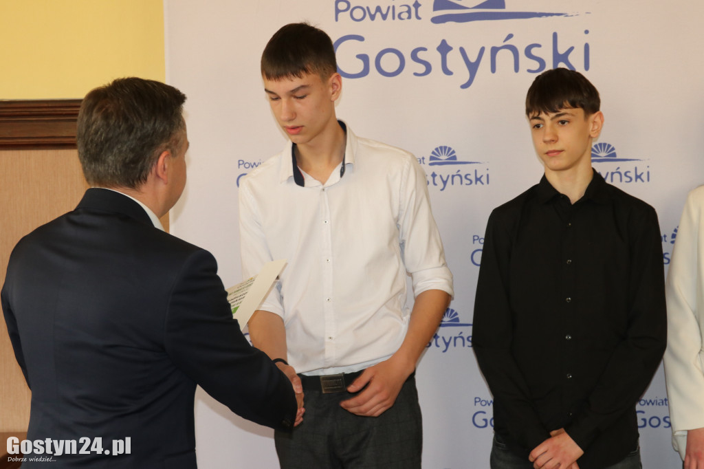Stypendia sportowe dla młodych mieszkańców powiatu