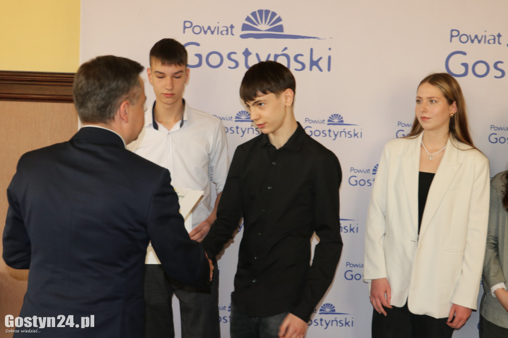 Stypendia sportowe dla młodych mieszkańców powiatu