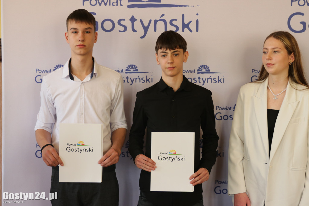 Stypendia sportowe dla młodych mieszkańców powiatu