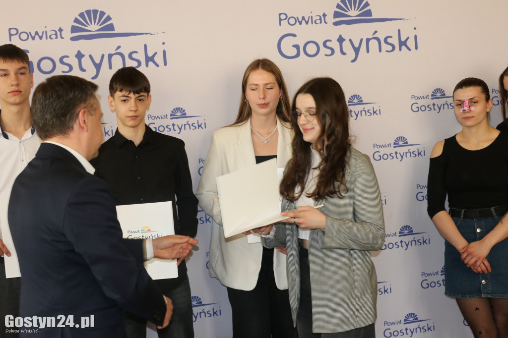 Stypendia sportowe dla młodych mieszkańców powiatu