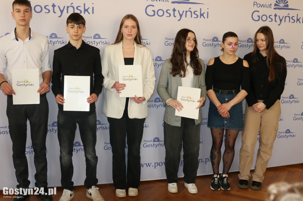 Stypendia sportowe dla młodych mieszkańców powiatu