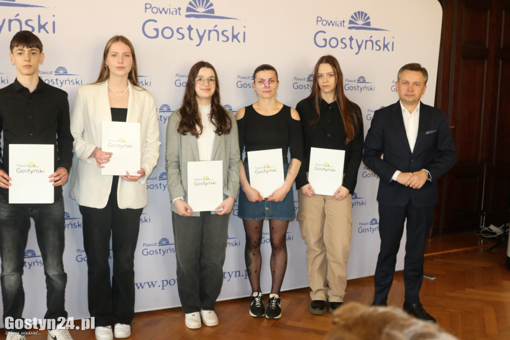 Stypendia sportowe dla młodych mieszkańców powiatu