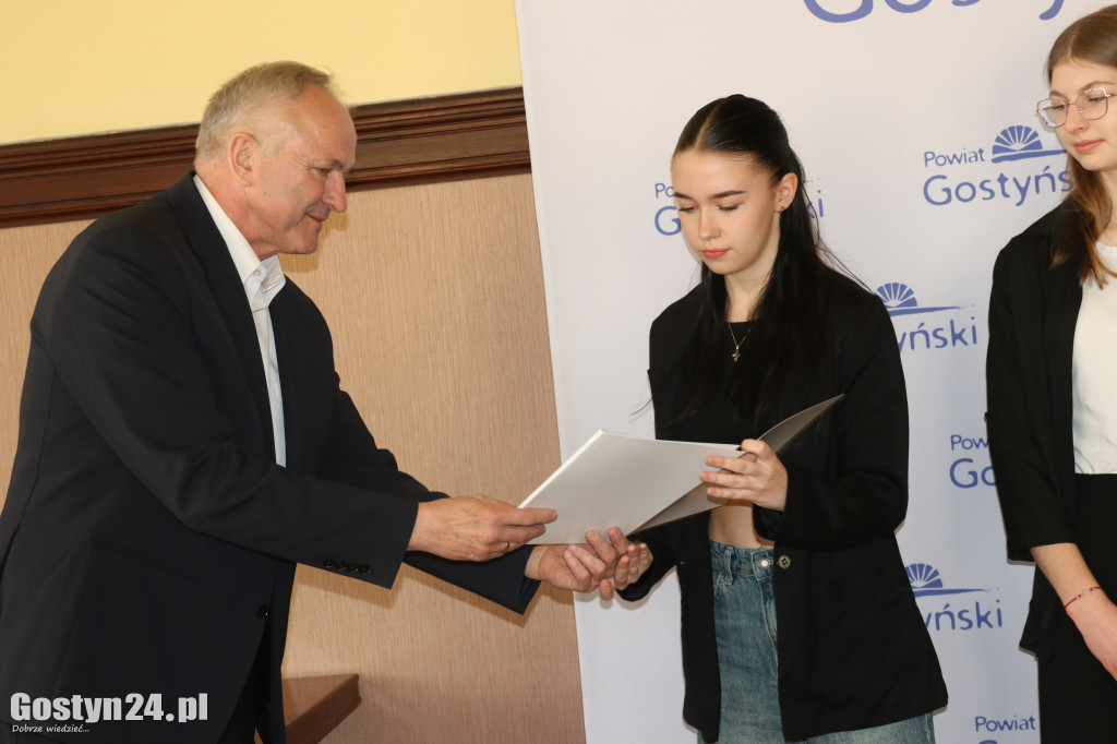 Stypendia sportowe dla młodych mieszkańców powiatu
