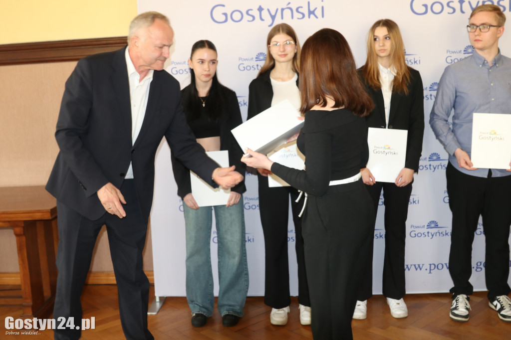 Stypendia sportowe dla młodych mieszkańców powiatu