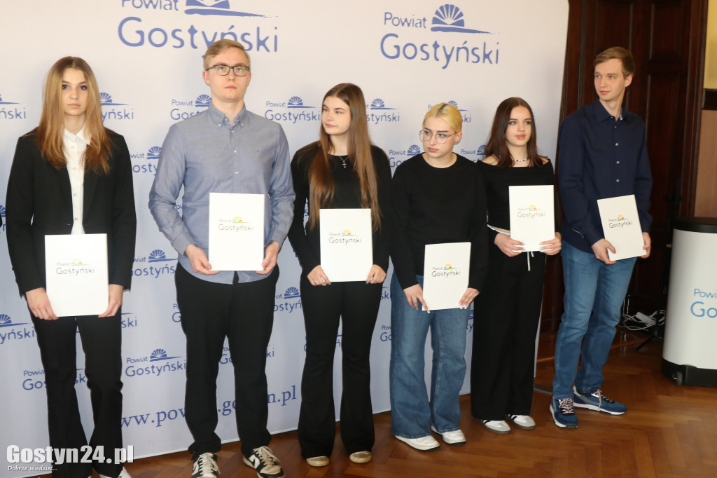 Stypendia sportowe dla młodych mieszkańców powiatu