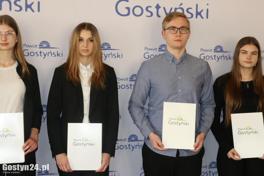 Stypendia sportowe dla młodych mieszkańców powiatu