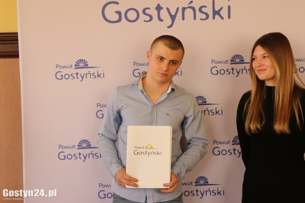Stypendia sportowe dla młodych mieszkańców powiatu