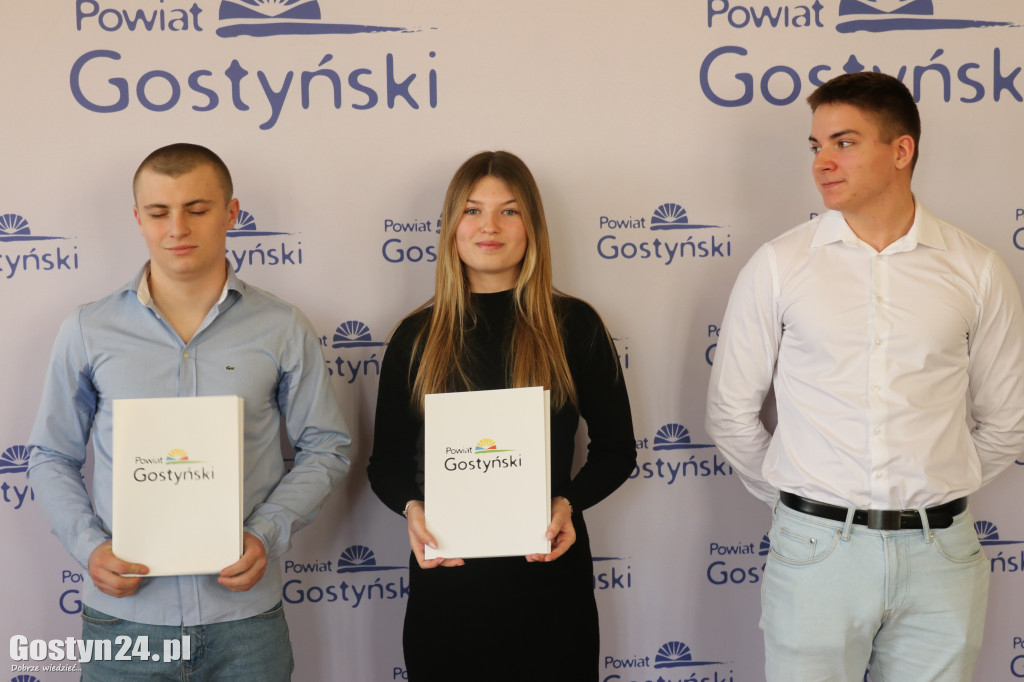 Stypendia sportowe dla młodych mieszkańców powiatu