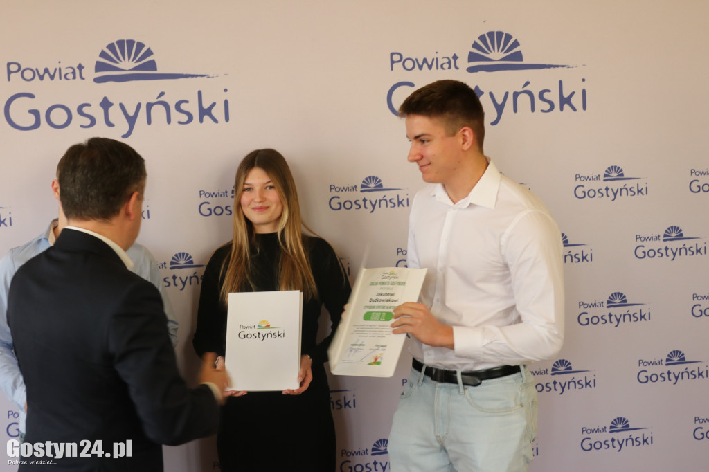 Stypendia sportowe dla młodych mieszkańców powiatu