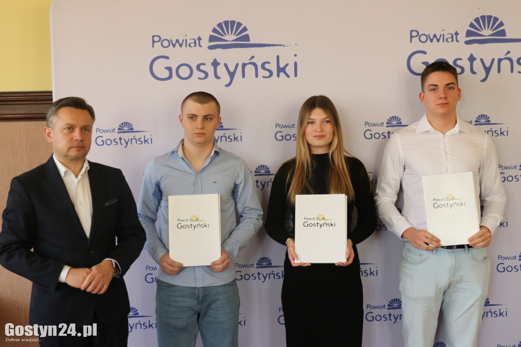 Stypendia sportowe dla młodych mieszkańców powiatu