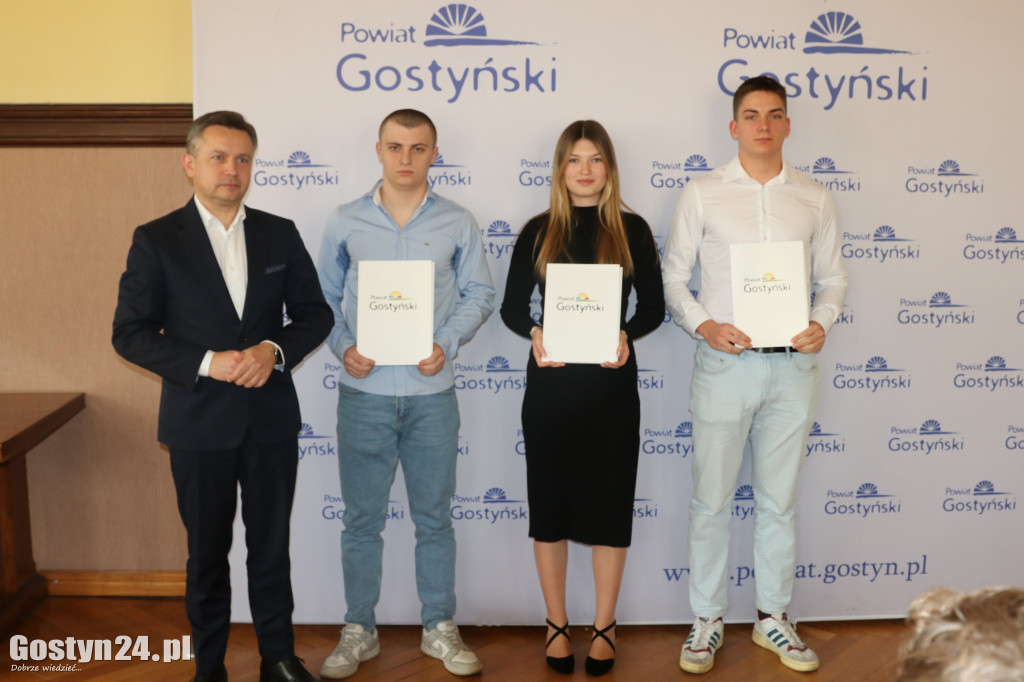 Stypendia sportowe dla młodych mieszkańców powiatu