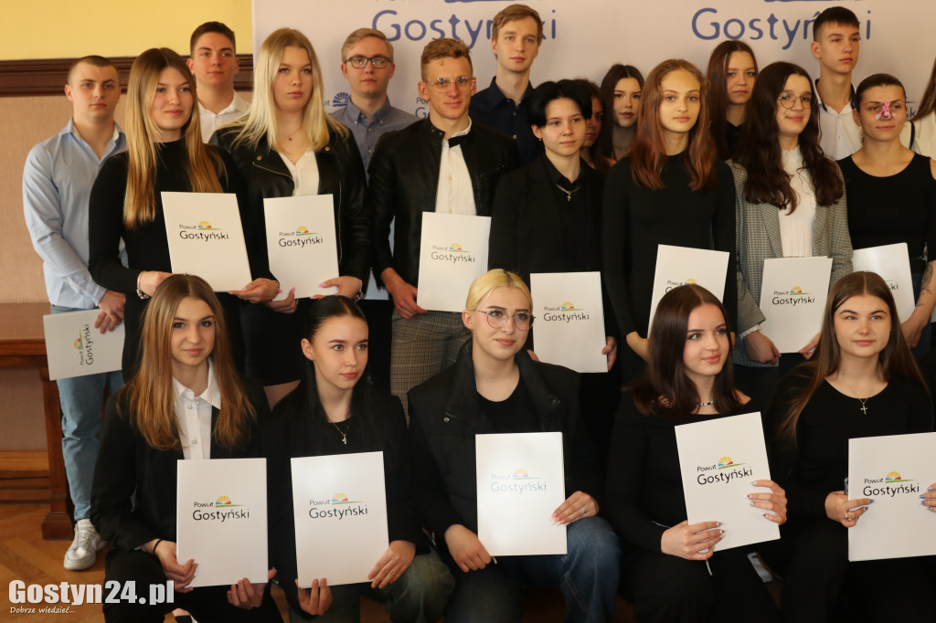 Stypendia sportowe dla młodych mieszkańców powiatu