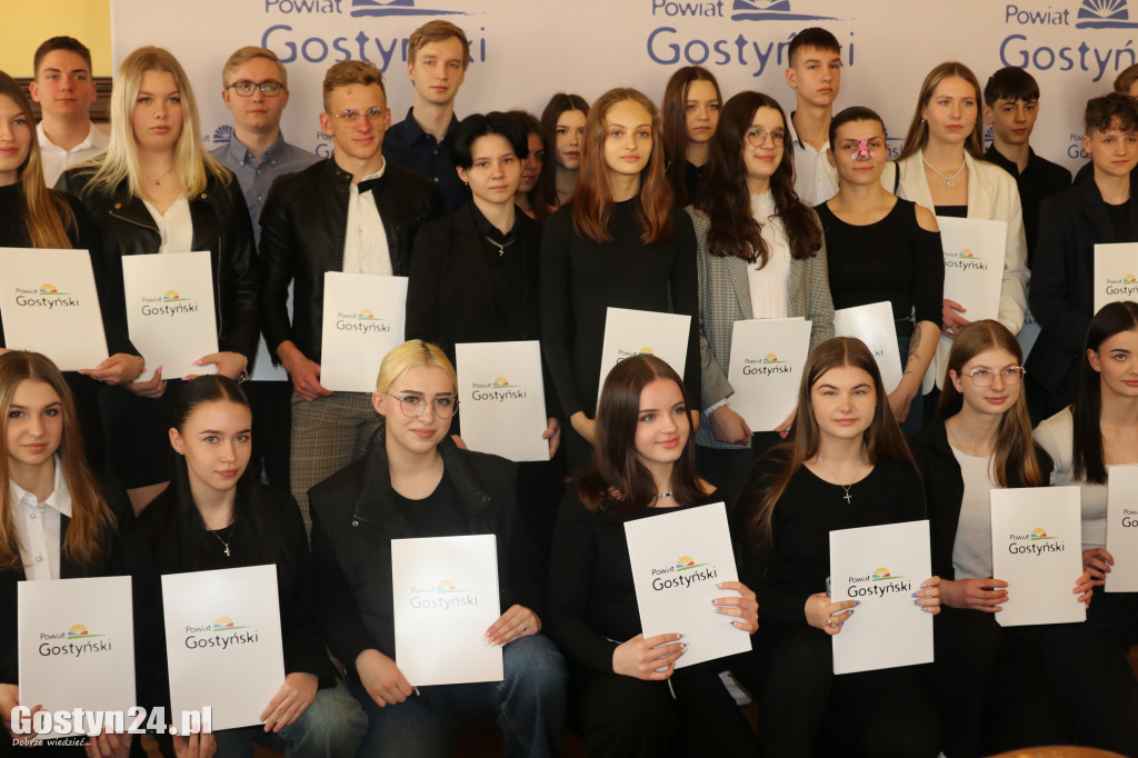 Stypendia sportowe dla młodych mieszkańców powiatu