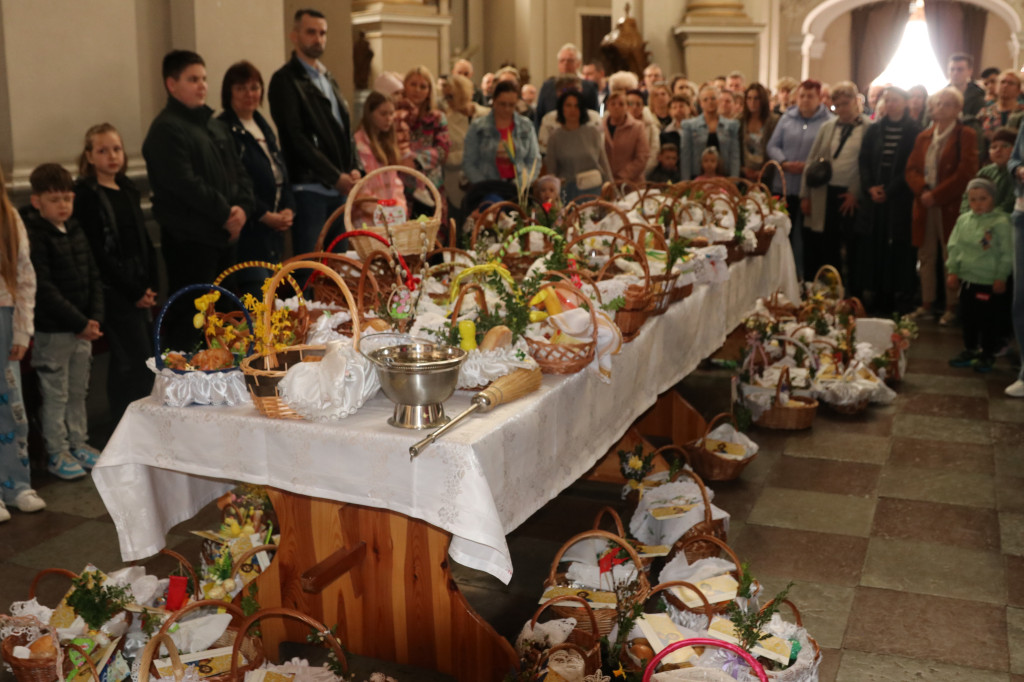 Tradycyjna święconka w Wielką Sobotę