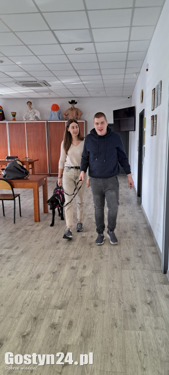 Dogoterapia z udziałem Samby w ŚDS Gostyń