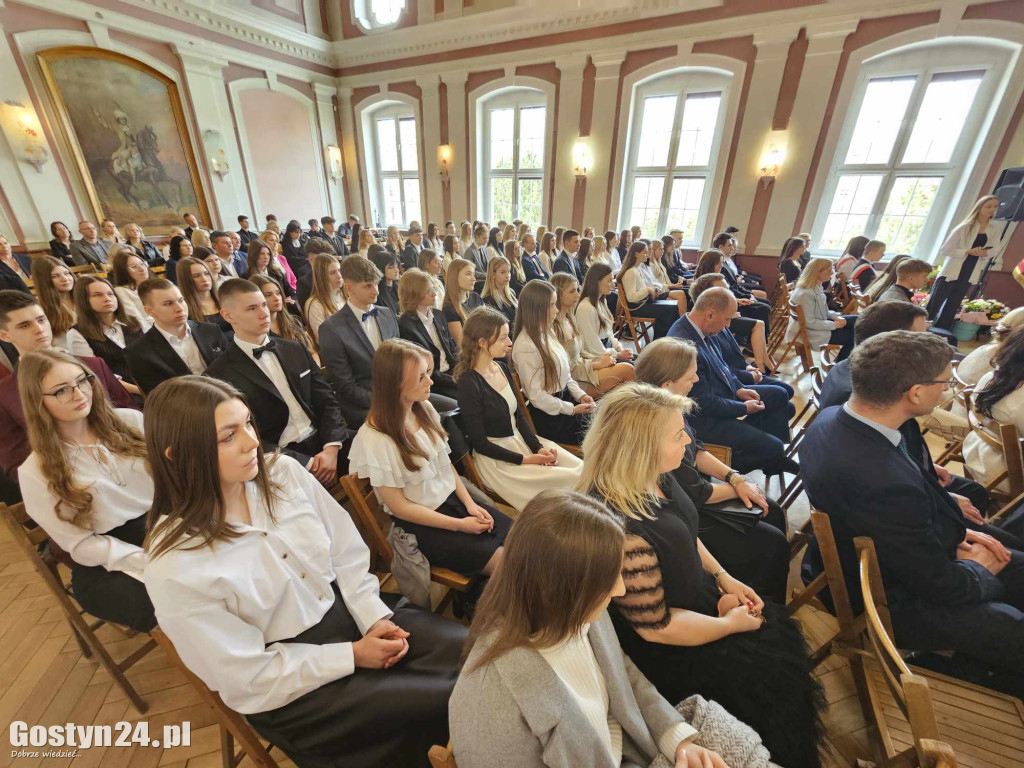 Pożegnanie ze szkołą maturzystów gostyńskiego liceum