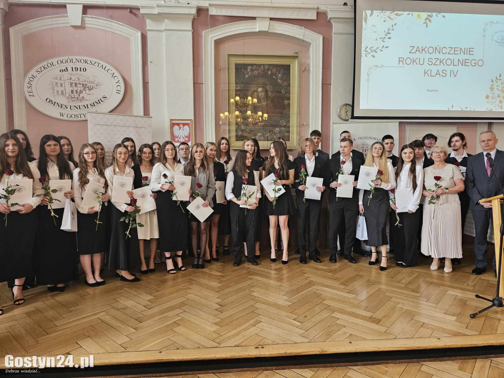Pożegnanie ze szkołą maturzystów gostyńskiego liceum