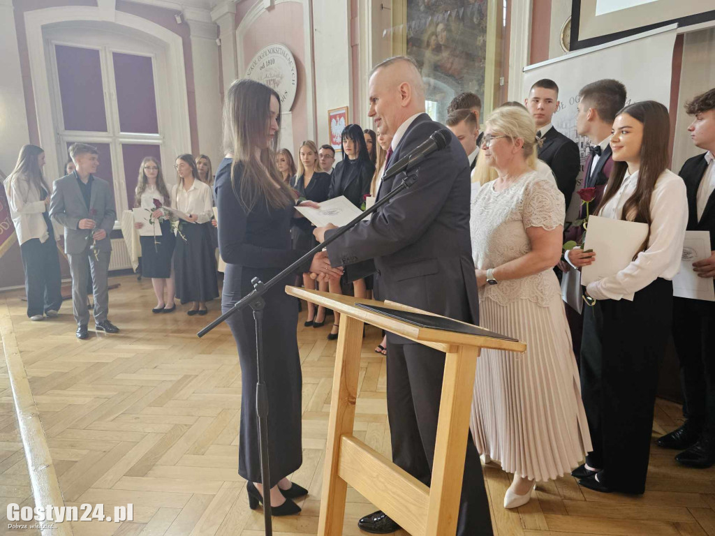 Pożegnanie ze szkołą maturzystów gostyńskiego liceum