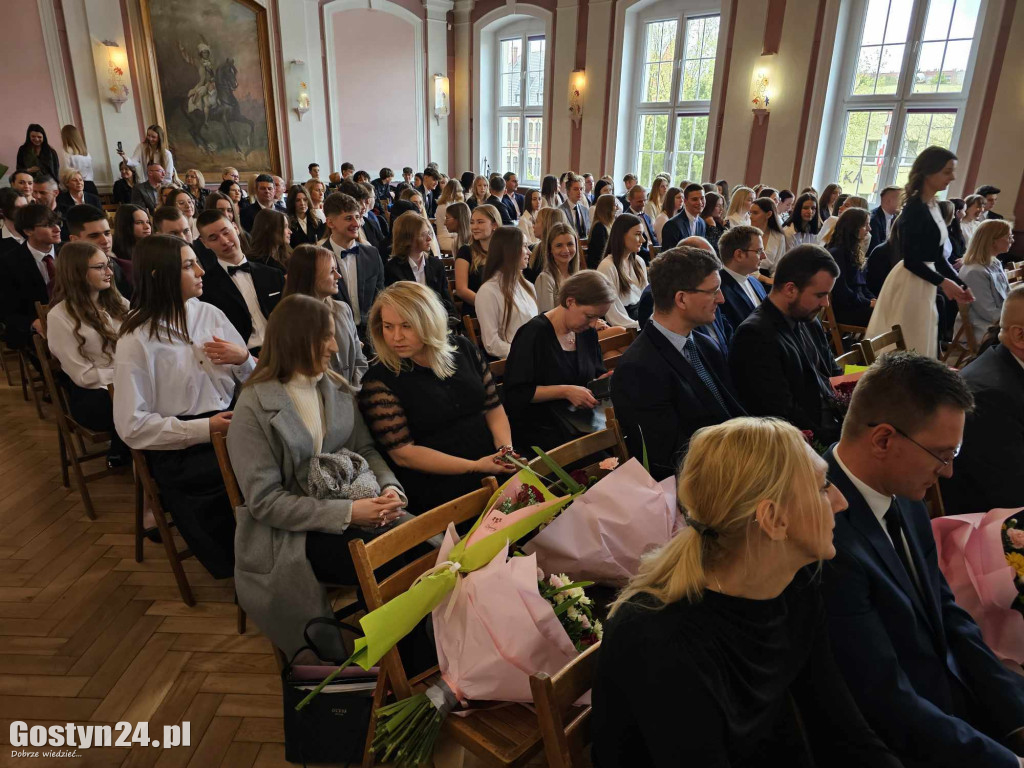 Pożegnanie ze szkołą maturzystów gostyńskiego liceum