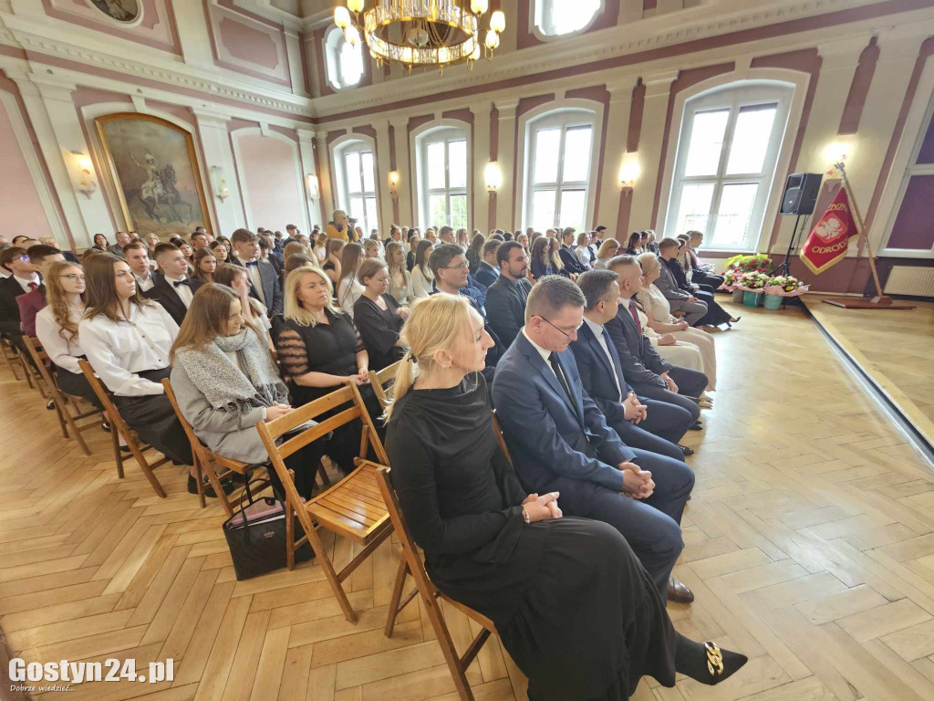 Pożegnanie ze szkołą maturzystów gostyńskiego liceum