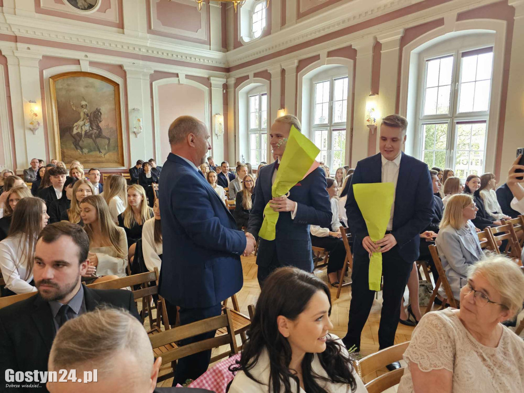 Pożegnanie ze szkołą maturzystów gostyńskiego liceum