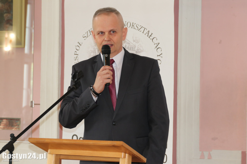 Pożegnanie ze szkołą maturzystów gostyńskiego liceum