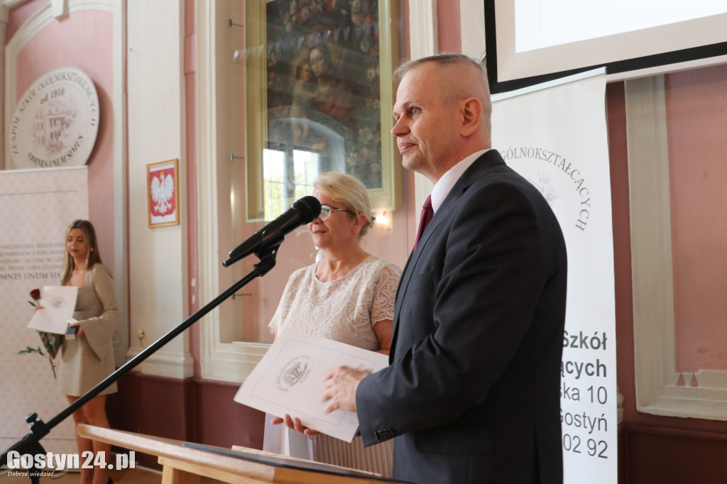 Pożegnanie ze szkołą maturzystów gostyńskiego liceum