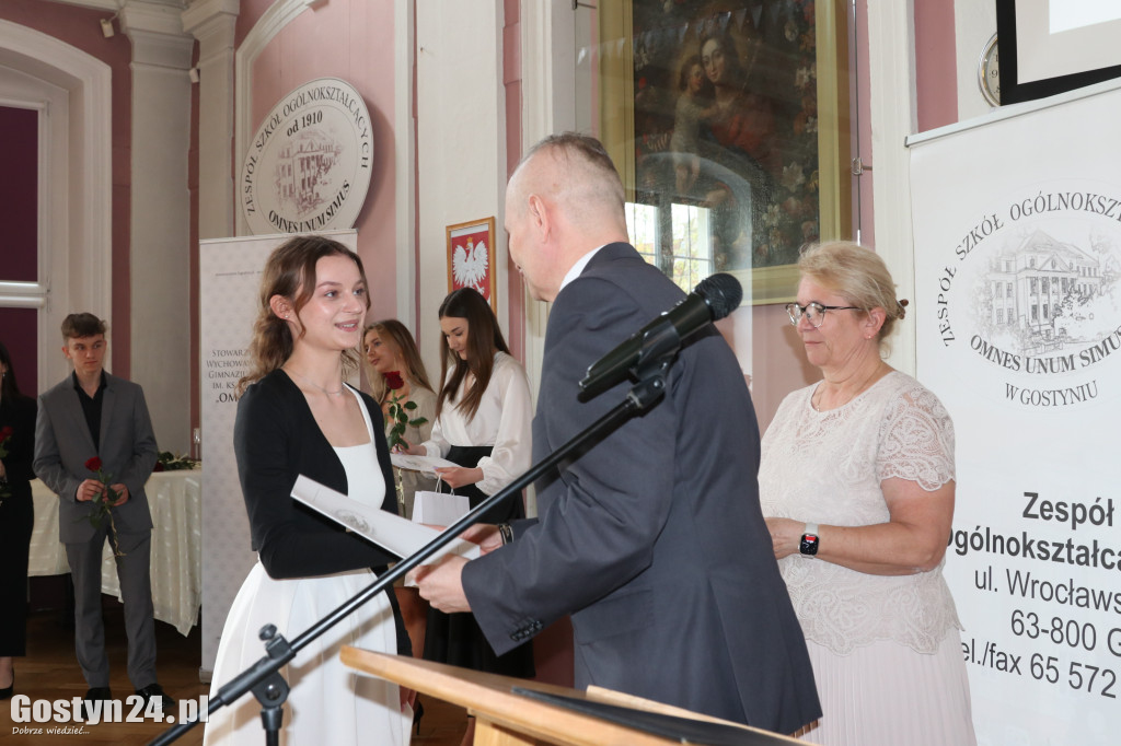 Pożegnanie ze szkołą maturzystów gostyńskiego liceum