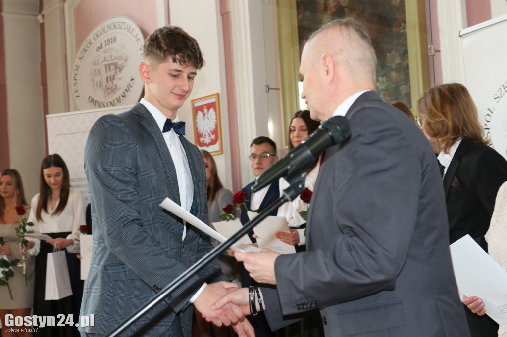 Pożegnanie ze szkołą maturzystów gostyńskiego liceum