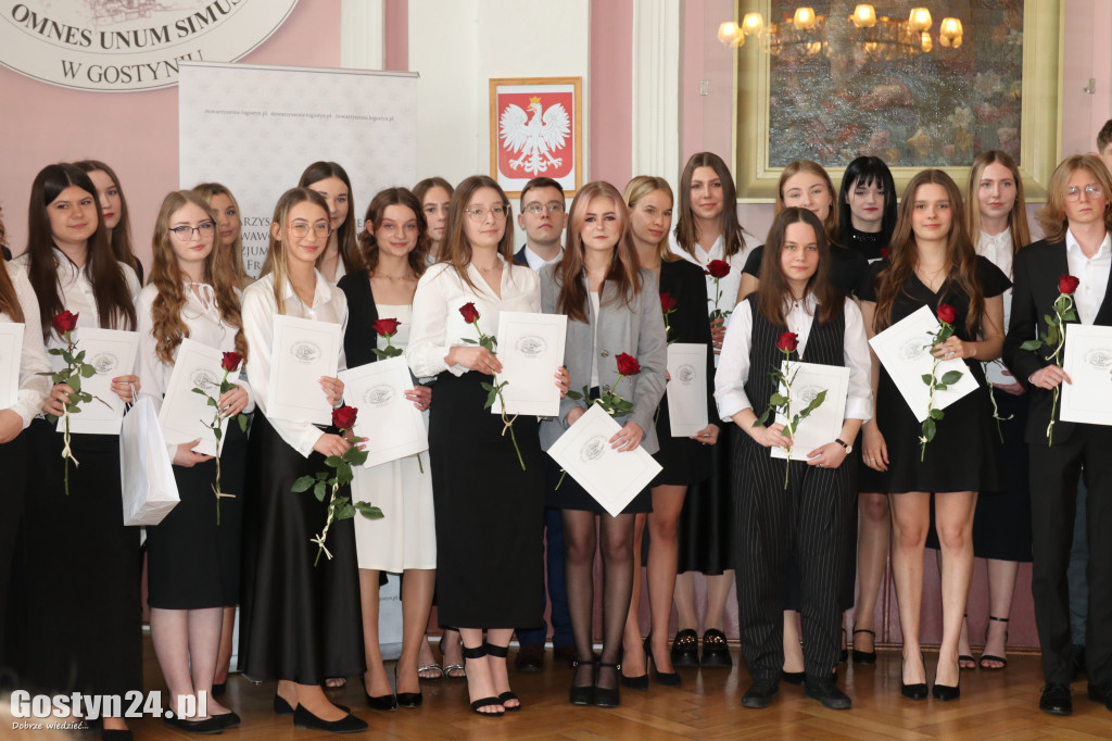 Pożegnanie ze szkołą maturzystów gostyńskiego liceum