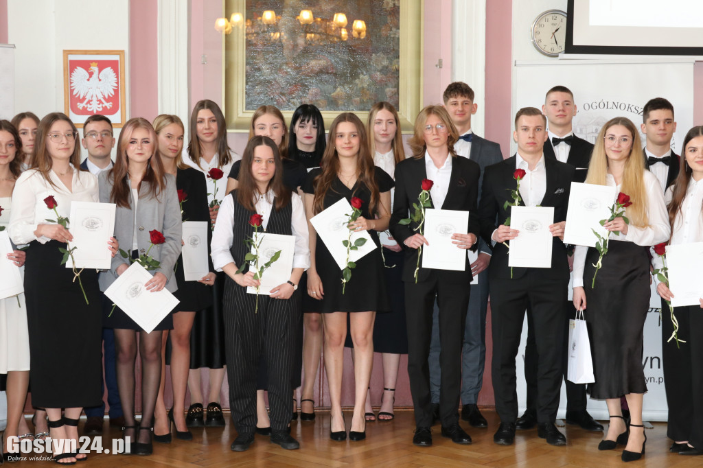 Pożegnanie ze szkołą maturzystów gostyńskiego liceum