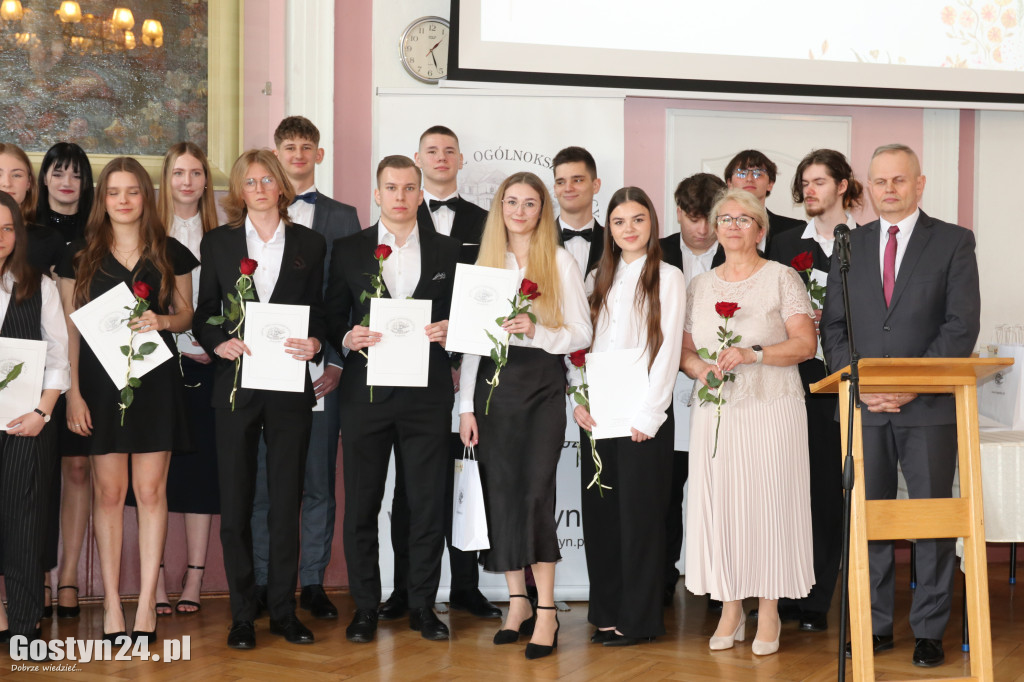 Pożegnanie ze szkołą maturzystów gostyńskiego liceum
