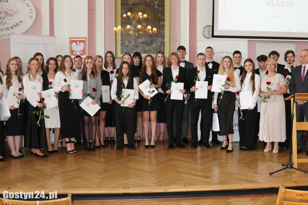 Pożegnanie ze szkołą maturzystów gostyńskiego liceum