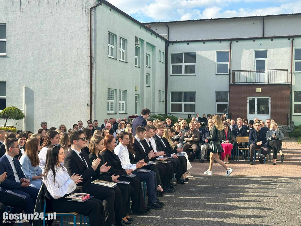 Uroczyste pożegnanie maturzystów w ZSOiZ Krobia