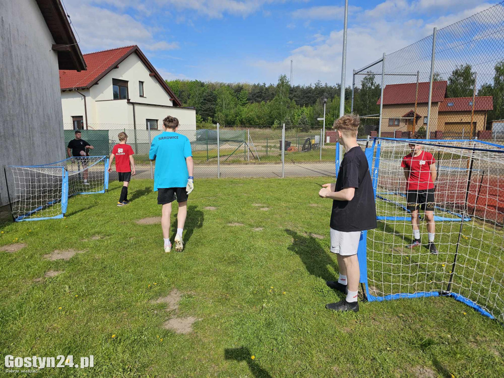 Turniej MDP na orliku w Piaskach