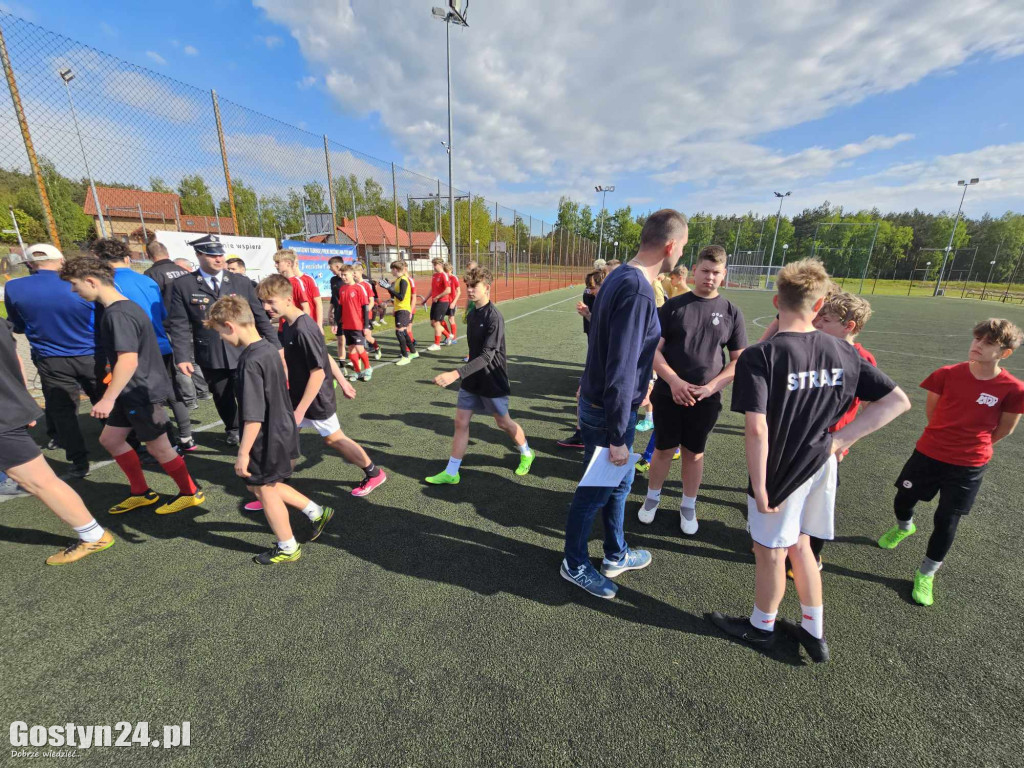 Turniej MDP na orliku w Piaskach
