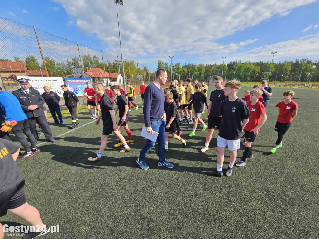 Turniej MDP na orliku w Piaskach