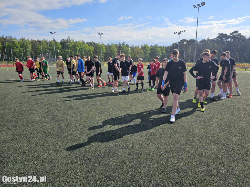 Turniej MDP na orliku w Piaskach