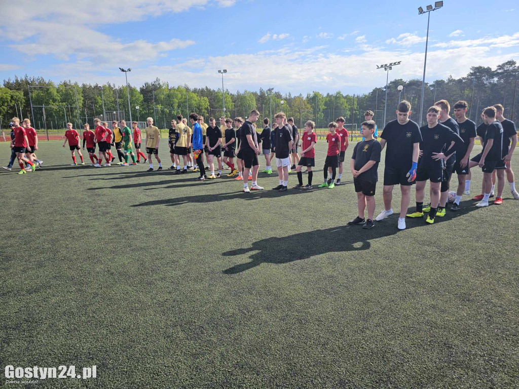 Turniej MDP na orliku w Piaskach