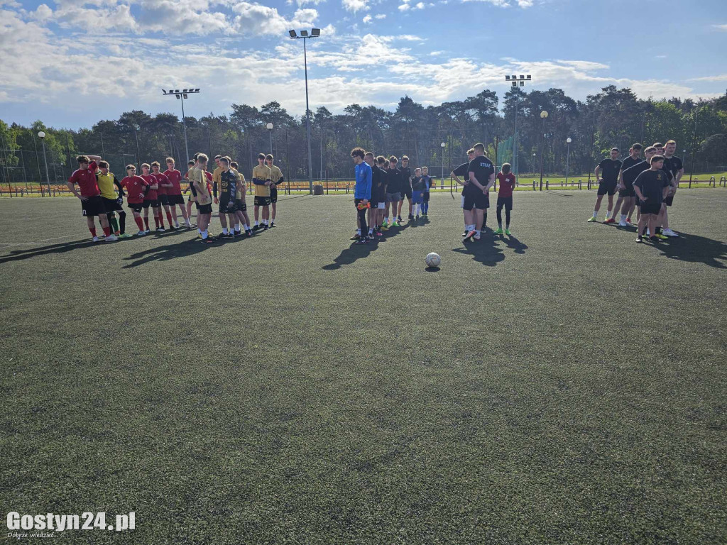 Turniej MDP na orliku w Piaskach