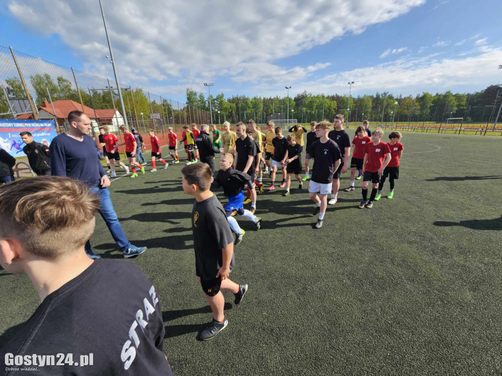 Turniej MDP na orliku w Piaskach