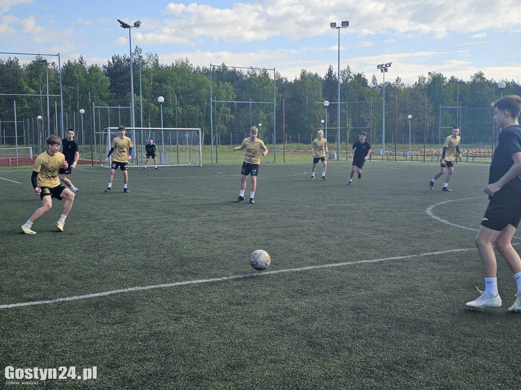 Turniej MDP na orliku w Piaskach