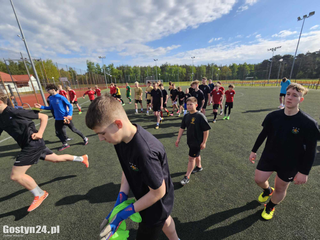 Turniej MDP na orliku w Piaskach