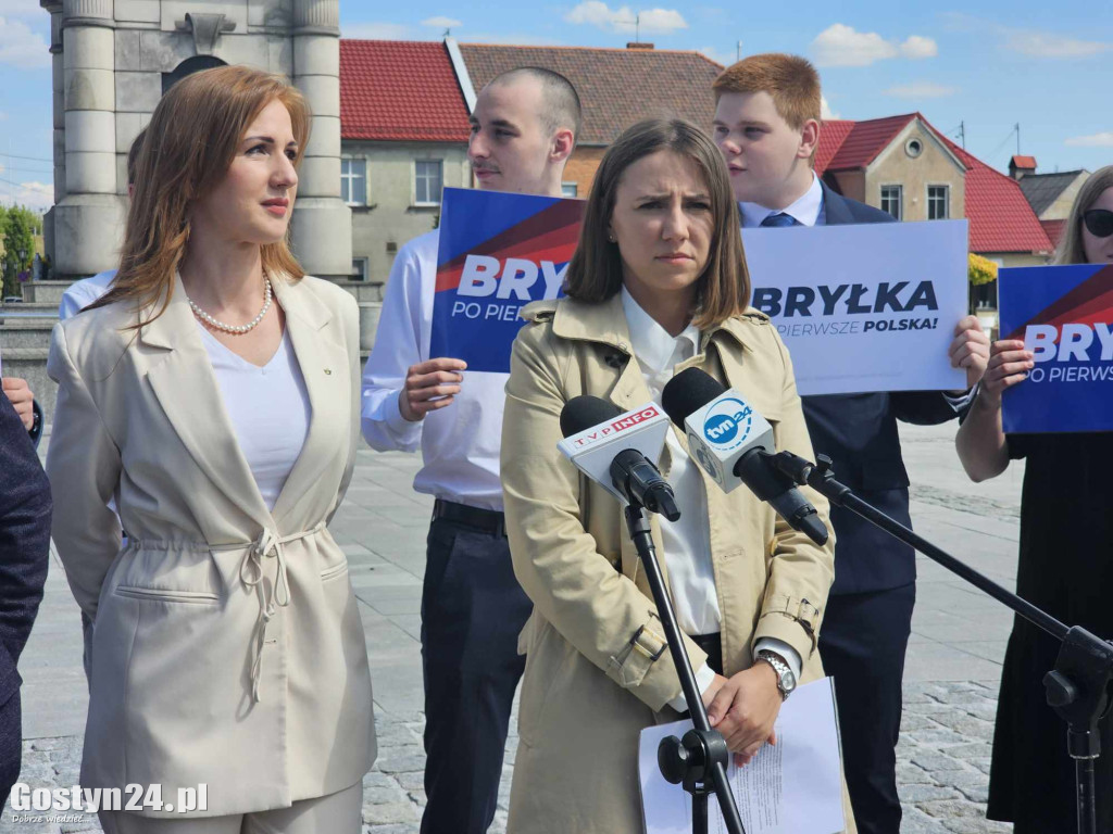 Krzysztof Bosak na rynku w Gostyniu