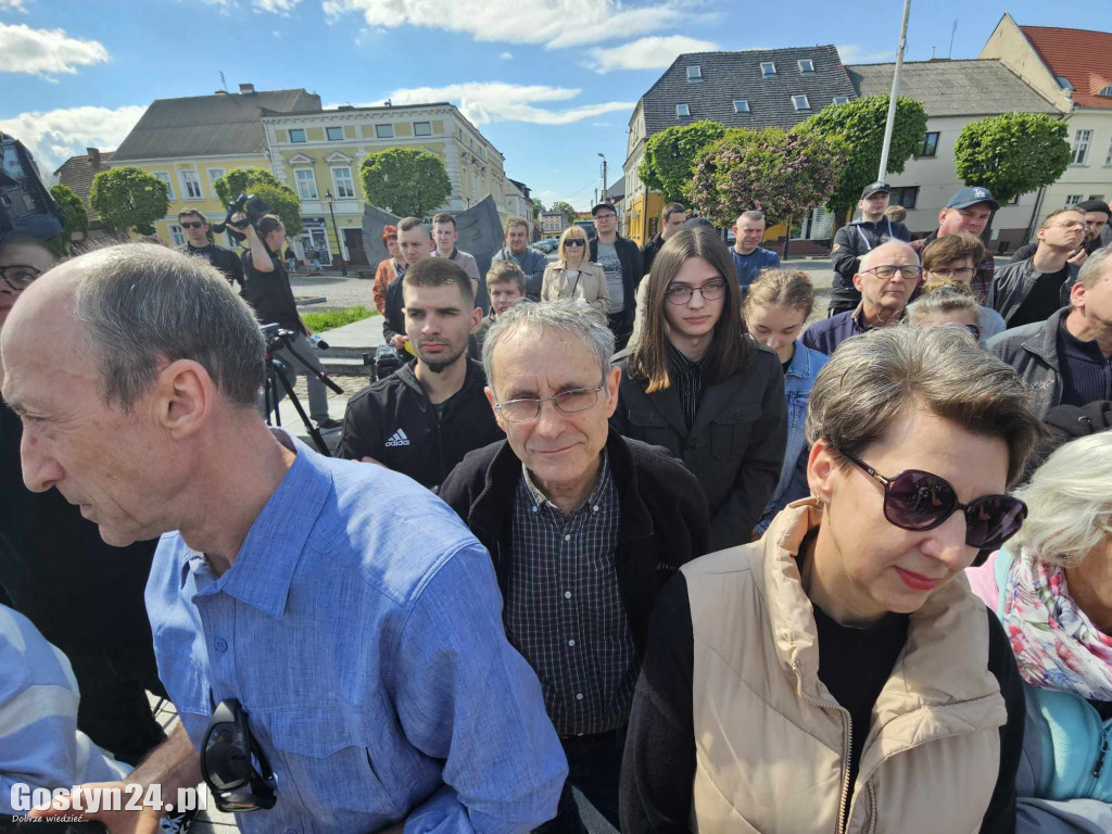 Krzysztof Bosak na rynku w Gostyniu