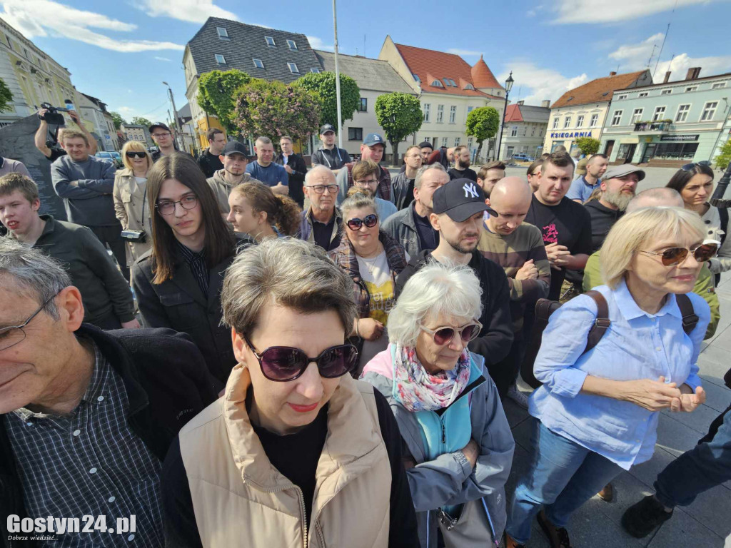 Krzysztof Bosak na rynku w Gostyniu