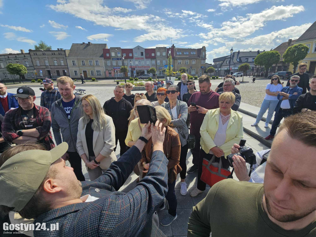 Krzysztof Bosak na rynku w Gostyniu