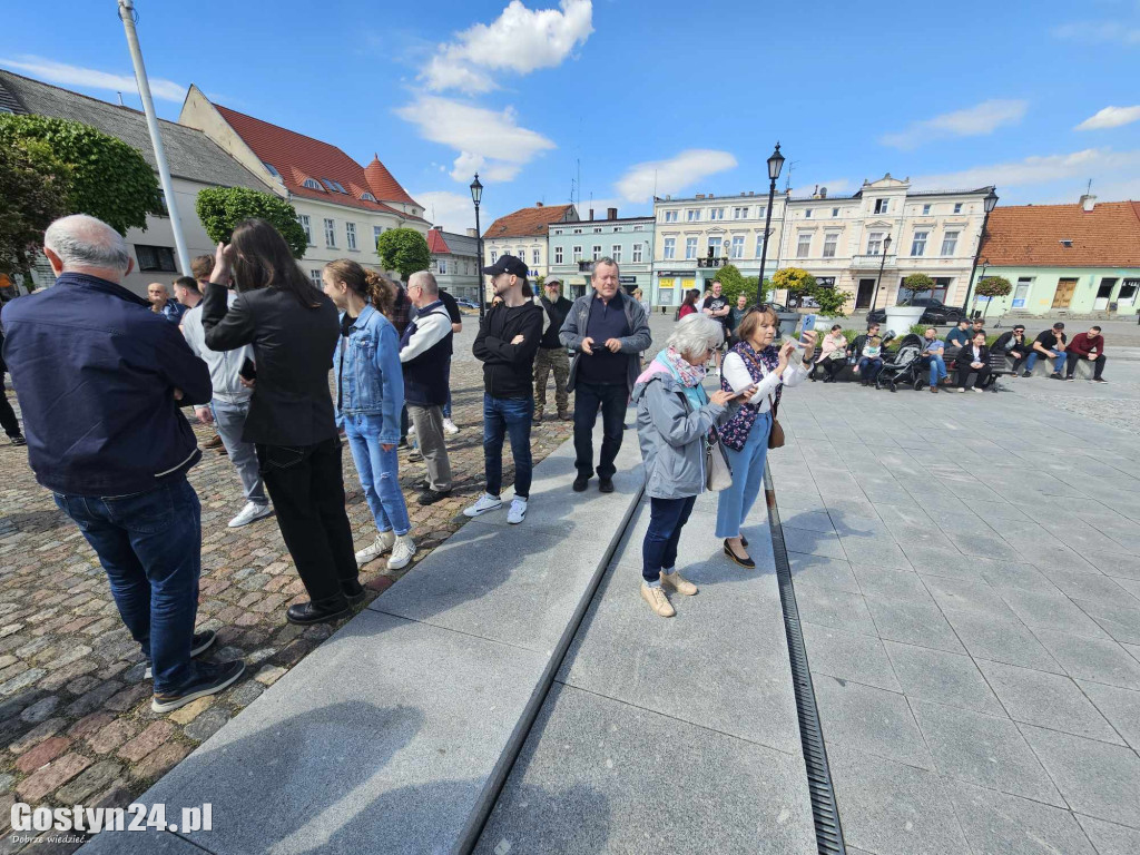 Krzysztof Bosak na rynku w Gostyniu
