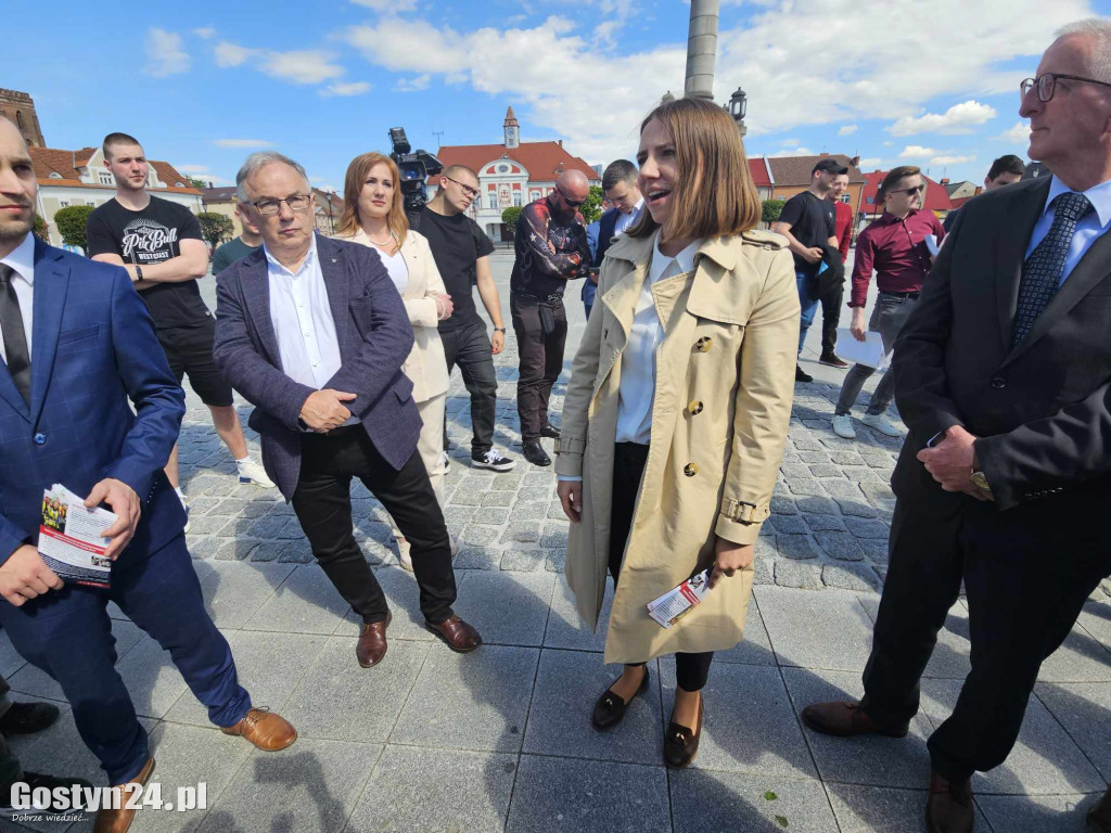 Krzysztof Bosak na rynku w Gostyniu